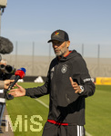 23.09.2026, Fussball DFB-Nationalmannschaft Deutschland, Trainingslager in Herzogenaurach, im Homeground bei ADIDAS, vor den UEFA Nations League Spielen, Bundestrainer Jürgen Klopp (Deutschland) gibt Interwiews während des Trainings