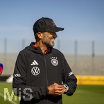 23.09.2026, Fussball DFB-Nationalmannschaft Deutschland, Trainingslager in Herzogenaurach, im Homeground bei ADIDAS, vor den UEFA Nations League Spielen, Bundestrainer Jürgen Klopp (Deutschland) gibt Interwiews während des Trainings