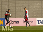 23.09.2026, Fussball DFB-Nationalmannschaft Deutschland, Trainingslager in Herzogenaurach, im Homeground bei ADIDAS, vor den UEFA Nations League Spielen, v.li: Torwarttrainer Andreas Kronenberg, Torwart Alexander Nübel (Deutschland).