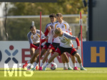 23.09.2026, Fussball DFB-Nationalmannschaft Deutschland, Trainingslager in Herzogenaurach, im Homeground bei ADIDAS, vor den UEFA Nations League Spielen, mit viel Spass und Begeisterung bei den Trainingsspielchen, Kevin Schade, Nathaniel Brown, Max Rosenfelder, Hennes Behrens.