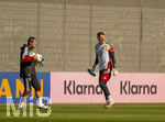 23.09.2026, Fussball DFB-Nationalmannschaft Deutschland, Trainingslager in Herzogenaurach, im Homeground bei ADIDAS, vor den UEFA Nations League Spielen, v.li: Torwarttrainer Andreas Kronenberg, Torwart Alexander Nübel (Deutschland).