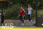 23.09.2026, Fussball DFB-Nationalmannschaft Deutschland, Trainingslager in Herzogenaurach, im Homeground bei ADIDAS, vor den UEFA Nations League Spielen, v.li: Co-Trainer Sven Bender (Deutschland) kommt mit Torwart Marc-Andre ter Stegen (Deutschland) zum Training
