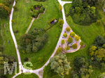 24.09.2026,  Bad Wörishofen im Unterallgäu. der Barfusspfad im Kurpark als Luftaufnahme mit der Perspektive von Oben.