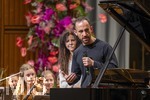 25.09.2026, Internationales Klassikfestival: Festival der Nationen 2026, im Kurhaus Bad Wörishofen (Unterallgäu), Klassik for Kids: Kostenloses Schulkonzert für Schülerinnen und Schüler mit dem vbw-Festivalorchester, Christoph Adt (Dirigent), und dem Stargast Pianist Igor Levit.