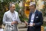 25.09.2026, Internationales Klassikfestival: Festival der Nationen 2026, im Kurhaus Bad Wörishofen (Unterallgäu), Klassik for Kids: vor dem Kostenloses Schulkonzert für Schülerinnen und Schüler mit dem vbw-Festivalorchester und dem Stargast Pianist Igor Levit. Gruppenfoto der Sponsoren und Politiker. v.li:  Bürgermeister Daniel Pflügl (BAd Wörishofen), Winfried Roch (Intendant des Festivals).
