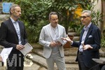 25.09.2026, Internationales Klassikfestival: Festival der Nationen 2026, im Kurhaus Bad Wörishofen (Unterallgäu), Klassik for Kids: vor dem Kostenloses Schulkonzert für Schülerinnen und Schüler mit dem vbw-Festivalorchester und dem Stargast Pianist Igor Levit. Gruppenfoto der Sponsoren und Politiker. v.li: Landrat Alex Eder (Unterallgäu), Bürgermeister Daniel Pflügl (BAd Wörishofen), Winfried Roch (Intendant des Festivals).