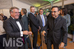 26.09.2026, Internationales Klassikfestival: Festival der Nationen 2026, im Kurhaus Bad Wörishofen (Unterallgäu), Vor dem Eröffnungskonzert mit Sol Gabetta, VIP-Empfang der Ehrengäste, Klaus Holetschek (re, CSU) mit Sänger Patrick Linder (li) 