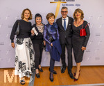 26.09.2026, Internationales Klassikfestival: Festival der Nationen 2026, im Kurhaus Bad Wörishofen (Unterallgäu), Vor dem Eröffnungskonzert mit Sol Gabetta, VIP-Empfang der Ehrengäste, re: Claudia Halmer, Witwe von dem verstorbenen Schauspieler Günther Maria Halmer. li: Ehefrau von Intendant Winfried Roch (2.v.re), mitte: BR-Moderatorin Carolin Reiber