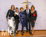 26.09.2026, Internationales Klassikfestival: Festival der Nationen 2026, im Kurhaus Bad Wörishofen (Unterallgäu), Vor dem Eröffnungskonzert mit Sol Gabetta, VIP-Empfang der Ehrengäste, re: Claudia Halmer, Witwe von dem verstorbenen Schauspieler Günther Maria Halmer. li: Ehefrau von Intendant Winfried Roch (2.v.re), mitte: BR-Moderatorin Carolin Reiber