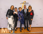 26.09.2026, Internationales Klassikfestival: Festival der Nationen 2026, im Kurhaus Bad Wörishofen (Unterallgäu), Vor dem Eröffnungskonzert mit Sol Gabetta, VIP-Empfang der Ehrengäste, re: Claudia Halmer, Witwe von dem verstorbenen Schauspieler Günther Maria Halmer. li: Ehefrau von Intendant Winfried Roch (2.v.re), mitte: BR-Moderatorin Carolin Reiber
