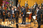 26.09.2026, Internationales Klassikfestival: Festival der Nationen 2026, im Kurhaus Bad Wörishofen (Unterallgäu), Eröffnungskonzert mit Sol Gabetta mit der Deutschen Kammerphilharmonie Bremen und Dirigent Aurel Dawidiuk (mitte).