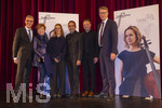 26.09.2026, Internationales Klassikfestival: Festival der Nationen 2026, im Kurhaus Bad Wörishofen (Unterallgäu), Nach dem Eröffnungskonzert von Cellistin Sol Gabetta  Fototermin: v.li:  mit Intendant Winfried Roch,  BR Moderatorin Carolin Reiber, Sol Gabetta, Klaus Holetschek (CSU), Bürgermeister Daniel Pflügl (Bad Wörishofen), Markus Blume (Bayerischer Staatsminister für Wissenschaft und Kunst), 