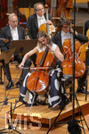 26.09.2026, Internationales Klassikfestival: Festival der Nationen 2026, im Kurhaus Bad Wörishofen (Unterallgäu), Eröffnungskonzert mit Sol Gabetta (mitte, Cello), mit der Deutschen Kammerphilharmonie Bremen 