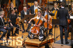 26.09.2026, Internationales Klassikfestival: Festival der Nationen 2026, im Kurhaus Bad Wörishofen (Unterallgäu), Eröffnungskonzert mit Sol Gabetta (mitte, Cello), mit der Deutschen Kammerphilharmonie Bremen und Dirigent Aurel Dawidiuk. 