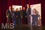 26.09.2026, Internationales Klassikfestival: Festival der Nationen 2026, im Kurhaus Bad Wörishofen (Unterallgäu), Nach dem Eröffnungskonzert von Cellistin Sol Gabetta  Fototermin: v.li:  mit Intendant Winfried Roch,  BR Moderatorin Carolin Reiber, Sol Gabetta, Klaus Holetschek (CSU), Bürgermeister Daniel Pflügl (Bad Wörishofen), Markus Blume (Bayerischer Staatsminister für Wissenschaft und Kunst), 