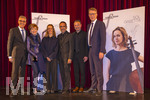 26.09.2026, Internationales Klassikfestival: Festival der Nationen 2026, im Kurhaus Bad Wörishofen (Unterallgäu), Nach dem Eröffnungskonzert von Cellistin Sol Gabetta  Fototermin: v.li:  mit Intendant Winfried Roch,  BR Moderatorin Carolin Reiber, Sol Gabetta, Klaus Holetschek (CSU), Bürgermeister Daniel Pflügl (Bad Wörishofen), Markus Blume (Bayerischer Staatsminister für Wissenschaft und Kunst), 