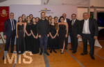 26.09.2026, Internationales Klassikfestival: Festival der Nationen 2026, im Kurhaus Bad Wörishofen (Unterallgäu), Pianist Igor Levit (mitte) beim Erinnerungsfoto mit den Sponsoren und Politikern und den jungen Musikerinnen,  Klaus Holetschek, Drita Schneider, Igor Levit, Winfried Roch.