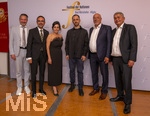 26.09.2026, Internationales Klassikfestival: Festival der Nationen 2026, im Kurhaus Bad Wörishofen (Unterallgäu), Pianist Igor Levit (mitte) beim Erinnerungsfoto mit den Sponsoren und Politikern, v.li: Bürgermeister Daniel Pflügl, Klaus Holetschek, Drita Schneider, Igor Levit.