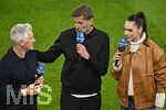 27.09.2026, Fussball UEFA Nations-League 2026/2027, 2.Spieltag, Deutschland - Griechenland, in der WWK-Arena Augsburg, v.l. TV Experte Bastian Schweinsteiger, Bundestrainer Jürgen Klopp (Deutschland) und TV Moderatorin Ester Sedlaczek (Deutschland). 