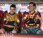 27.09.2026, Fussball UEFA Nations-League 2026/2027, 2.Spieltag, Deutschland - Griechenland, in der WWK-Arena Augsburg, v.l. Chris Führich (Deutschland) und Torwart Marc Andre ter Stegen (Deutschland) 