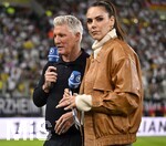27.09.2026, Fussball UEFA Nations-League 2026/2027, 2.Spieltag, Deutschland - Griechenland, in der WWK-Arena Augsburg, TV Experte Bastian Schweisteiger und Esther Sedlaczek (Deutschland).