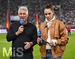 27.09.2026, Fussball UEFA Nations-League 2026/2027, 2.Spieltag, Deutschland - Griechenland, in der WWK-Arena Augsburg, TV Experte Bastian Schweisteiger und Esther Sedlaczek (Deutschland).