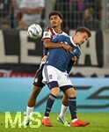 27.09.2026, Fussball UEFA Nations-League 2026/2027, 2.Spieltag, Deutschland - Griechenland, in der WWK-Arena Augsburg, v.l. Nathaniel Brown (Deutschland) gegen Konstantinos Karetsas (Griechenland) 