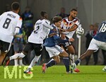 27.09.2026, Fussball UEFA Nations-League 2026/2027, 2.Spieltag, Deutschland - Griechenland, in der WWK-Arena Augsburg, v.l. Yann Aurel Bisseck (Deutschland) und Josha Vagnoman (Deutschland) nehmen 