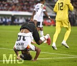 27.09.2026, Fussball UEFA Nations-League 2026/2027, 2.Spieltag, Deutschland - Griechenland, in der WWK-Arena Augsburg, Karim Adeyemi (Deutschland) kullert am Boden