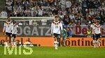 27.09.2026, Fussball UEFA Nations-League 2026/2027, 2.Spieltag, Deutschland - Griechenland, in der WWK-Arena Augsburg, v.l. Felix Nmecha (Deutschland), Younes Ebnoutalib (Deutschland) und Joshua Kimmich (Deutschland) lassen die Köpfe hängen