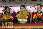 27.09.2026, Fussball UEFA Nations-League 2026/2027, 2.Spieltag, Deutschland - Griechenland, in der WWK-Arena Augsburg, v.li: Serge Gnabry (Deutschland), Florian Wirtz (Deutschland), Torwart Marc Andre ter Stegen (Deutschland) 