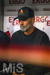 27.09.2026, Fussball UEFA Nations-League 2026/2027, 2.Spieltag, Deutschland - Griechenland, in der WWK-Arena Augsburg, Bundestrainer Jürgen Klopp (Deutschland) nachdenklich auf der Bank.  