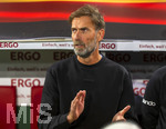 27.09.2026, Fussball UEFA Nations-League 2026/2027, 2.Spieltag, Deutschland - Griechenland, in der WWK-Arena Augsburg, Bundestrainer Jürgen Klopp (Deutschland) nachdenklich an der Bank