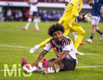 27.09.2026, Fussball UEFA Nations-League 2026/2027, 2.Spieltag, Deutschland - Griechenland, in der WWK-Arena Augsburg, Karim Adeyemi (Deutschland) am Boden 