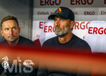 27.09.2026, Fussball UEFA Nations-League 2026/2027, 2.Spieltag, Deutschland - Griechenland, in der WWK-Arena Augsburg, Bundestrainer Jürgen Klopp (Deutschland) nachdenklich auf der Bank. li: Co-Trainer Pepijn Lijnders (Deutschland) 