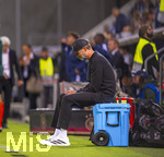 27.09.2026, Fussball UEFA Nations-League 2026/2027, 2.Spieltag, Deutschland - Griechenland, in der WWK-Arena Augsburg, Bundestrainer Jürgen Klopp (Deutschland) nachdenklich an der Seitenlinie auf der Kühlbox.