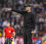 27.09.2026, Fussball UEFA Nations-League 2026/2027, 2.Spieltag, Deutschland - Griechenland, in der WWK-Arena Augsburg, Bundestrainer Jürgen Klopp (Deutschland) gibt Anweisungen, zeigt, gestikuliert, gibt Kommandos, Anweisungen, gibt Anweisungen, zeigend, gestikulierend,  