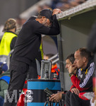 27.09.2026, Fussball UEFA Nations-League 2026/2027, 2.Spieltag, Deutschland - Griechenland, in der WWK-Arena Augsburg, Bundestrainer Jürgen Klopp (Deutschland) ratlos an der Bank.