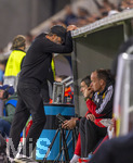 27.09.2026, Fussball UEFA Nations-League 2026/2027, 2.Spieltag, Deutschland - Griechenland, in der WWK-Arena Augsburg, Bundestrainer Jürgen Klopp (Deutschland) ratlos an der Bank.