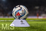 27.09.2026, Fussball UEFA Nations-League 2026/2027, 2.Spieltag, Deutschland - Griechenland, in der WWK-Arena Augsburg, Des Adidas-Spielball der Nations League liegt am Spielfeldrand bereit 