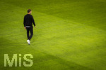 27.09.2026, Fussball UEFA Nations-League 2026/2027, 2.Spieltag, Deutschland - Griechenland, in der WWK-Arena Augsburg, Bundestrainer Jürgen Klopp (Deutschland) läuft nachdenklich über den Platz