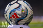 27.09.2026, Fussball UEFA Nations-League 2026/2027, 2.Spieltag, Deutschland - Griechenland, in der WWK-Arena Augsburg, Des Adidas-Spielball der Nations League liegt am Spielfeldrand bereit 