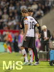 27.09.2026, Fussball UEFA Nations-League 2026/2027, 2.Spieltag, Deutschland - Griechenland, in der WWK-Arena Augsburg, Bundestrainer Jürgen Klopp (Deutschland) mit Anton Stach (Deutschland) vor der Einwechslung