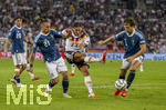 27.09.2026, Fussball UEFA Nations-League 2026/2027, 2.Spieltag, Deutschland - Griechenland, in der WWK-Arena Augsburg, v.li: Kostas Tsimikas (Griechenland), Younes Ebnoutalib (Deutschland), Panagiotis Retsos (Griechenland) 