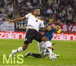 27.09.2026, Fussball UEFA Nations-League 2026/2027, 2.Spieltag, Deutschland - Griechenland, in der WWK-Arena Augsburg, v.li: Jonathan Tah (Deutschland) gegen Vangelis Pavlidis (Griechenland) 