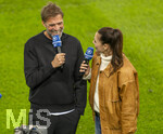 27.09.2026, Fussball UEFA Nations-League 2026/2027, 2.Spieltag, Deutschland - Griechenland, in der WWK-Arena Augsburg, v.li: Bundestrainer Jürgen Klopp (Deutschland) bei Esther Sedlaczek am BR-ARD Mikrofon am Spielfeldrand 