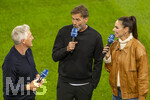 27.09.2026, Fussball UEFA Nations-League 2026/2027, 2.Spieltag, Deutschland - Griechenland, in der WWK-Arena Augsburg, v.li: TV-Experte Bastian Schweinsteiger, Bundestrainer Jürgen Klopp (Deutschland) bei Esther Sedlaczek am BR-ARD Mikrofon am Spielfeldrand 