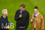 27.09.2026, Fussball UEFA Nations-League 2026/2027, 2.Spieltag, Deutschland - Griechenland, in der WWK-Arena Augsburg, v.li: TV-Experte Bastian Schweinsteiger, Bundestrainer Jürgen Klopp (Deutschland) bei Esther Sedlaczek am BR-ARD Mikrofon am Spielfeldrand 