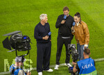 27.09.2026, Fussball UEFA Nations-League 2026/2027, 2.Spieltag, Deutschland - Griechenland, in der WWK-Arena Augsburg, v.li: TV-Experte Bastian Schweinsteiger, Bundestrainer Jürgen Klopp (Deutschland) bei Esther Sedlaczek am BR-ARD Mikrofon am Spielfeldrand 