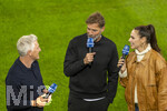 27.09.2026, Fussball UEFA Nations-League 2026/2027, 2.Spieltag, Deutschland - Griechenland, in der WWK-Arena Augsburg, v.li: TV-Experte Bastian Schweinsteiger, Bundestrainer Jürgen Klopp (Deutschland) bei Esther Sedlaczek am BR-ARD Mikrofon am Spielfeldrand 